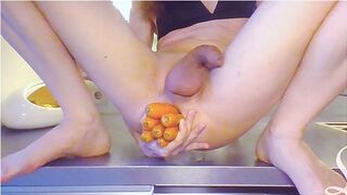 How many carrots can I place inside at once?