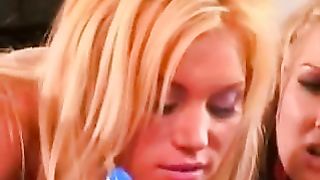 Flower Tucci squirts for her 2 girlfriends