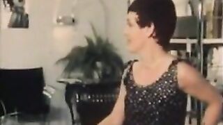 CC E 513 Lesbian salon
