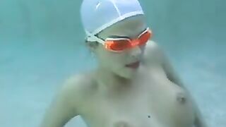 Lesbians with double-dildo underwater
