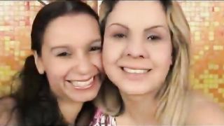 two gils deep kisses