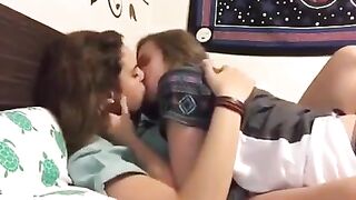 2 amateur girlfriend hot kiss