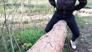 Кончаю в одежде на бревно - IkaSmokS