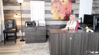 Beautiful Boss With Love On Julia - Vicky Vette (Vicky Love, Julia Ann)