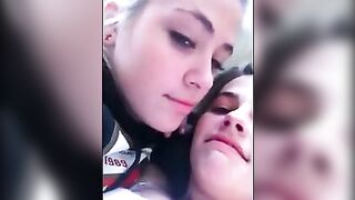 Girls Make Out