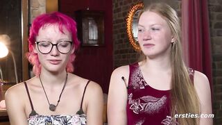Ersties - Skater Girl und Metal Girl haben Spaï¿½ mit Toys
