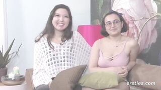 Ersties: Ameliya & Jasmina fingern und lecken sich gegenseitig nach Lust und Laune
