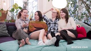 Ersties - Charlies erstes Mal lesbisch in einem heißen Vierer