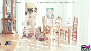 SEXY MOMMA - River Lynn Knows What Step Mom Lindsay Likes