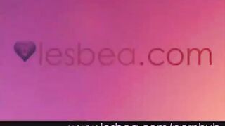 Lesbea Silky pussy sits on her face