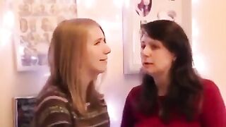 Amateur girls kissing