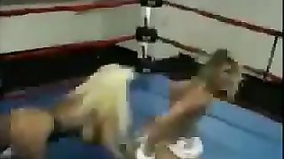 Hillbillie Hannah vs Queen Kong Blondie