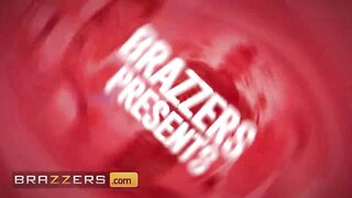 Brazzers - Busty Dee Williams & Petite Ember Snow Catch Xander Corvus Masturbate While They Work Out