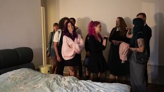 These co-workers secretly touch each other at night - Paranormal Activi'tities Halloween 1/4