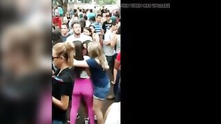 Novinhas se pegando em publico