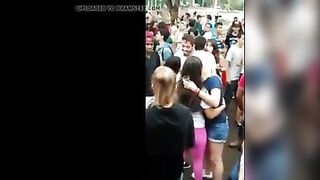 Novinhas se pegando em publico