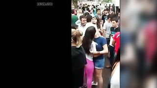 Novinhas se pegando em publico