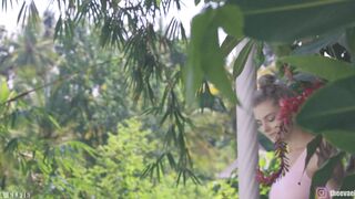 BUSTY GIRL GETS FUCKED IN THE POOL - EVA ELFIE