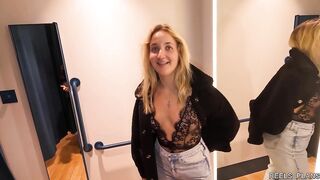 Une Ado Française Au Gros Cul Chopée Entrain De Voler Et Défoncée En Anal Dans La Cabine D'Essayage.