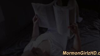 Mormon les strapon fucks