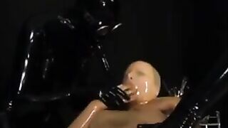 Rubber Puppe 