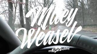 blonde amateur Miley Weasel risky public fuck in a car