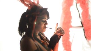 Lezbian smoke kissing 