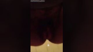 napoletana si masturba in bagno 