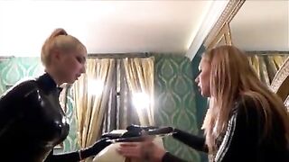 Lesbo rubber party