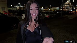 I screw MARTINA SMERALDI in the first date - SQUIRTING