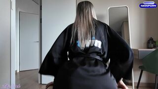 Lonely MILF Calls Handyman To Bang Him
