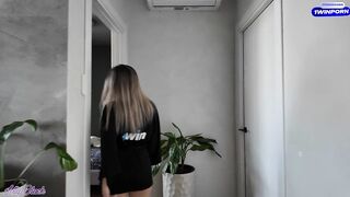 Lonely MILF Calls Handyman To Bang Him