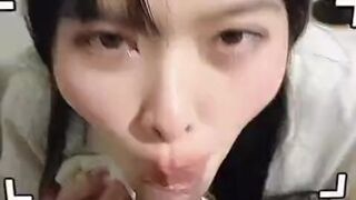 Marvelous Girl Eye Contact Befoe Getting Doggy Fuck - สาวน่ารักอมควยไปมองหน้ามองตาไปด้วยดูแล้วเงี่ยน