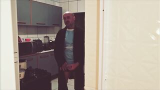 I waited for everyone to leave to surprise my sister-in-law in the bathroom!