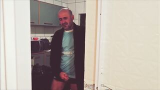 I waited for everyone to leave to surprise my sister-in-law in the bathroom!