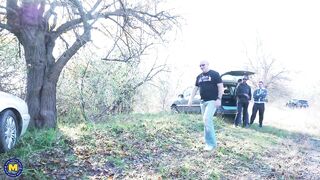 Mature dogging gang bang with squirting!