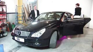 Big boobs babe snatch screwing weenie sucking vibrator playing in garage