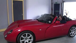 Big boobs babe snatch screwing weenie sucking vibrator playing in garage