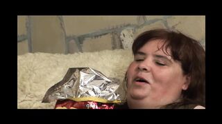 Corpulent Chick Fights for Ramrod