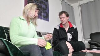 Big booty tattooed wife just came to her neighbor for help about her laundry...then she suddenly accepts and a bang assist