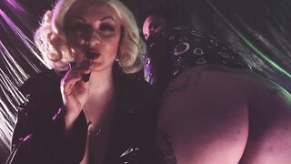 Smokin' Hawt Latex MILFs Deep Strap-on Bang!