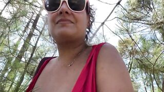petite salope française suce dans les bois de la plage naturiste