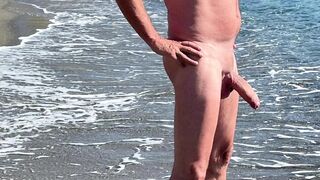 Vagina in the wave pool by the sea