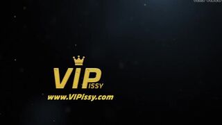 Piss drinking - Lesbians gulp down their golden pee!
