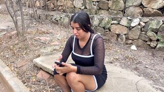 Unknown beauty asks me to her without a banging-rubber in exchange for giving her a phone I cum inside her