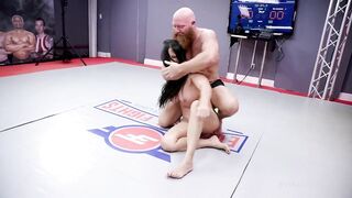 Jazmine Cruz vs Thor Johnson - Can Jazmine Take Down This Dude?