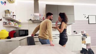 "VUOI IL CULO?ALLARGALO CON LE DITA CHE NON LO DO MAI" ITALIANA ANALE DOPO DISCOTECA CON SCONOSCIUTO