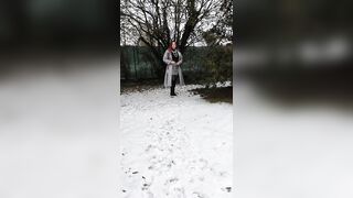Winter in garden - outfit with black boots and pantyhose