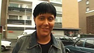 Brunette floozy masturbating before giving a admirable fellatio-sex