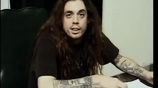 Man Licks brunettes twat while he get sucked by a golden-haired babe in daybed